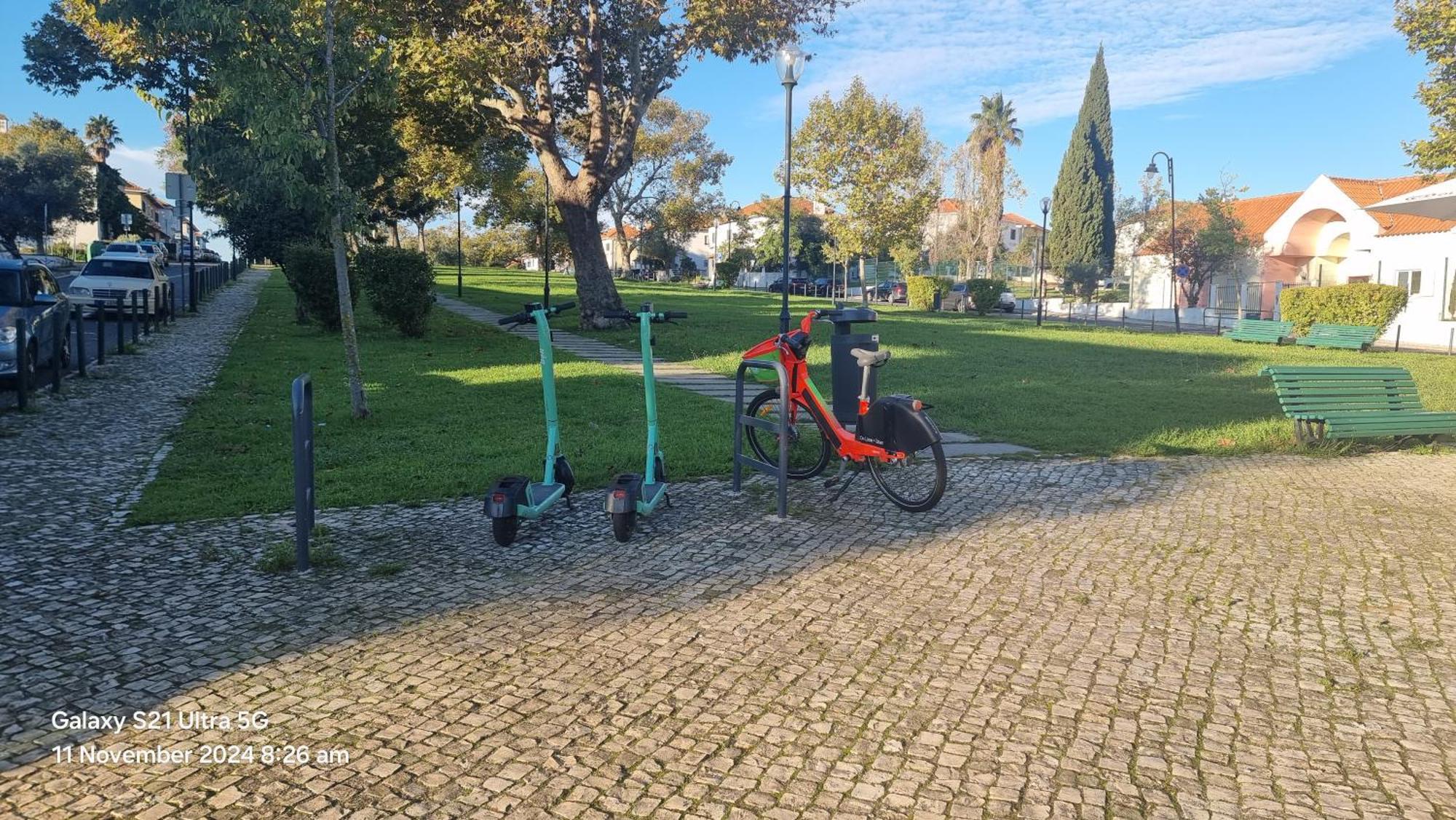 The Coolest Place Near The Airport! Lisboa 外观 照片